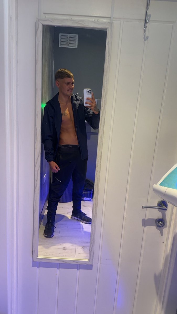 Messages open all day 🫡
 
I want you all reposting this post and my pinned post for me and if you ain’t following get following🐷