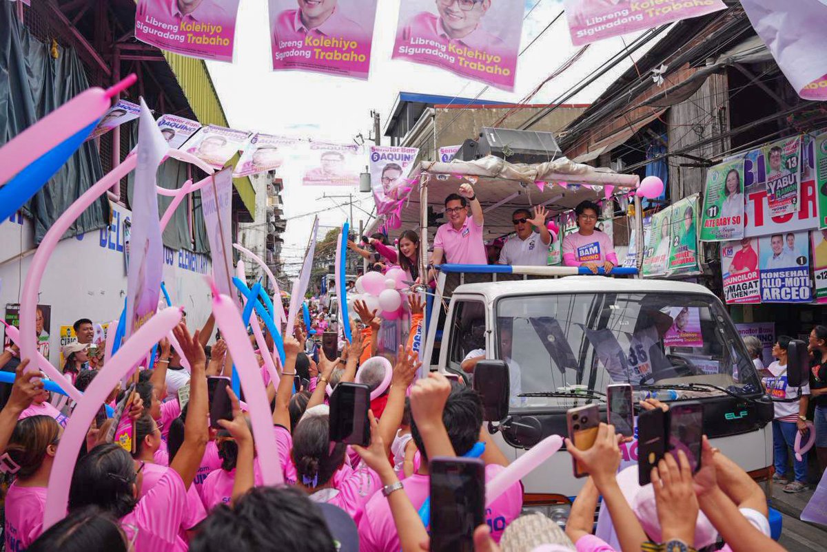 bamaquino's tweet photo. MARAMING SALAMAT, METRO MANILA! 

Maraming salamat sa mga nakasama natin sa unang parte ng ating NCR motorcade kaninang umaga. Nagsimula tayo sa Muntinlupa, tapos binaybay natin ang mga daan papuntang Las Piñas, Makati, at Pasay!

Maraming salamat sa lahat ng volunteers, supporters, at mga kababayan natin na lumabas, kumaway, nakisaya sa mga quick stop, at nagparamdam ng kanilang mga suporta. Maraming salamat rin kina Bea Binene, Zion Aguirre, Gabe Pineda, Eiyo Aquino, at mga kaibigan natin sa LPGMA Partylist at Team Batang Regasco. 

Ramdam natin ang pagpupursigi ng bawat isa para ipanalo ang Libreng Kolehiyo at Siguradong Trabaho ngayong Mayo!

TANDAAN SA BALOTA: #5 AQUINO, BAM! Ipaglalaban at ipapanalo natin ang bawat Pilipino! 

#5AquinoBam 
#BamAquinoSaSenado 🇵🇭