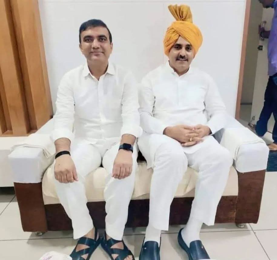 DineshKumar5905's tweet photo. આસ્થા હોસ્પિટલ રાધનપુરના ઓનર સમાજ સેવક આદરણીય શ્રી ડોક્ટર દેવજીભાઈ પટેલ ને જન્મદિવસની અનંત શુભકામનાઓ સહ શુભેચ્છાઓ 
@DrDevjiPatelBJP https://t.co/TanYC2oUKg