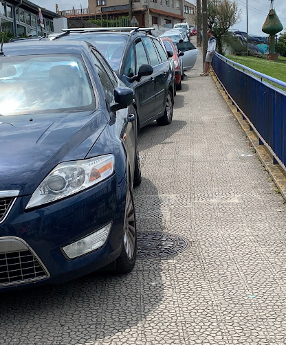 movilidad_cant's tweet photo. ¿Por qué se permite aparcar en la acera @Agunavarro @gemaigual cuando la #PolicíaMunicipal de #Santander lo resolvería sin problemas? Se han dado muchos avisos
En la #Maruca frente al #BarLasOlas a 50 metros hay un aparcamiento vacío
Un poquito de respeto a los #Caminantes https://t.co/Y2gdtuK1uq