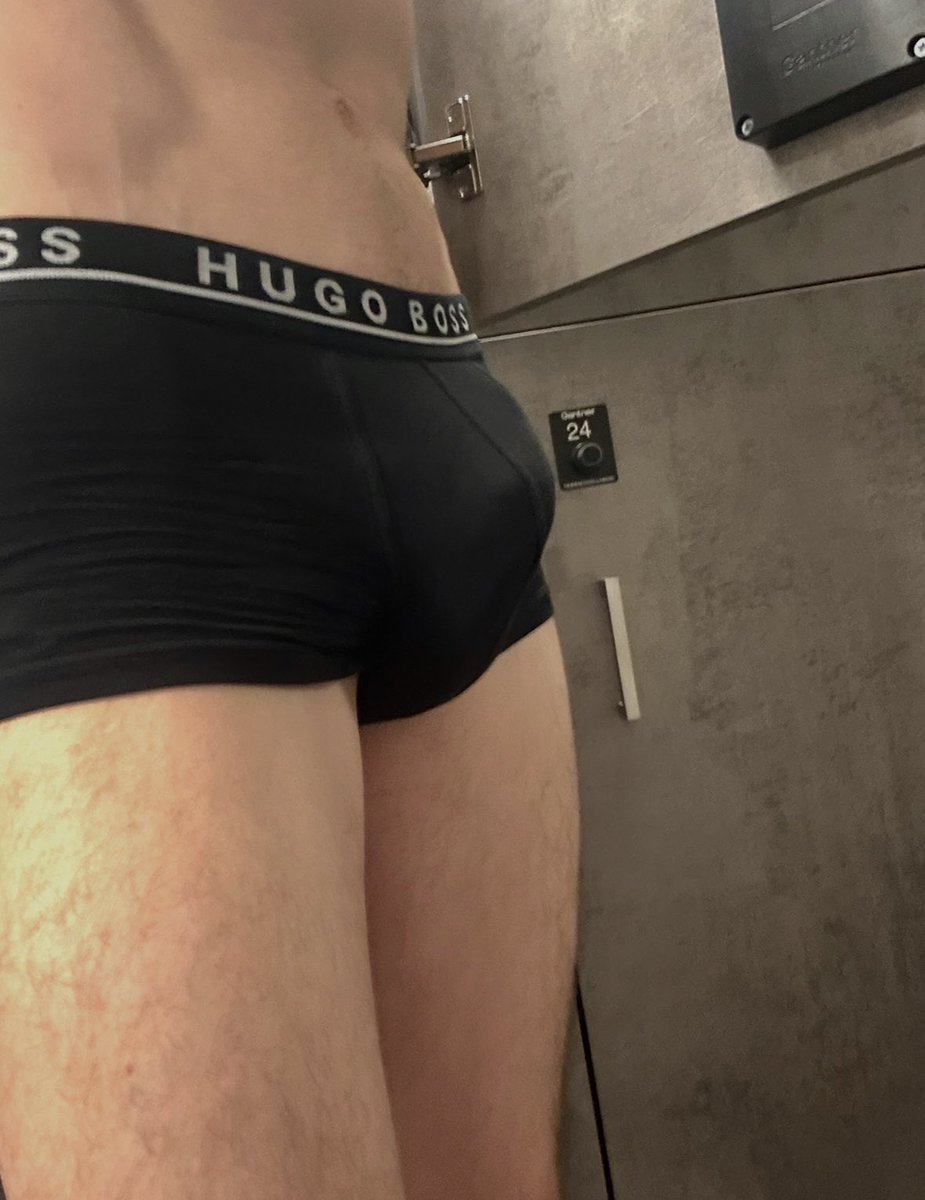 AlexGrand69's tweet photo. You see my sweaty bulge at the gym, what do you do? 😈🍌
.
#gymbulge #hungtwink https://t.co/ifBHS1x4Ta