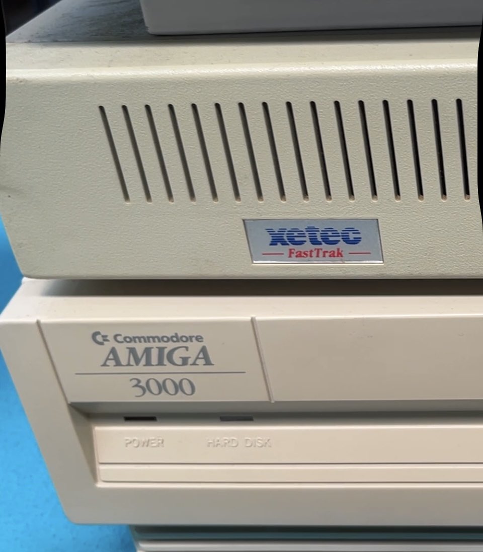 Commodore estuvo muy bien represandado en <a href="/RetroBarcelona/">RetroBarcelona</a> tanto por el stand de <a href="/ExCommodore/">ExploraCommodore</a> como por el de <a href="/AmiconRetroTV/">AmiconRetroTV</a> con sus Amigas.