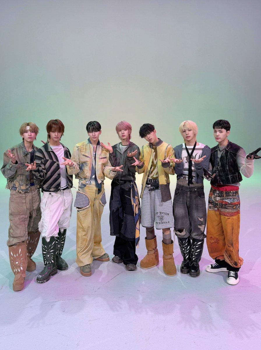 NEXZ_official's tweet photo. [#STUDIOCHOOM]

짜릿하게 CHOOM을 날려 🕺

#NEXZ
#O_RLY #NEXZ_O_RLY
#SC_ORIGINAL https://t.co/jfuFTaBqVY
