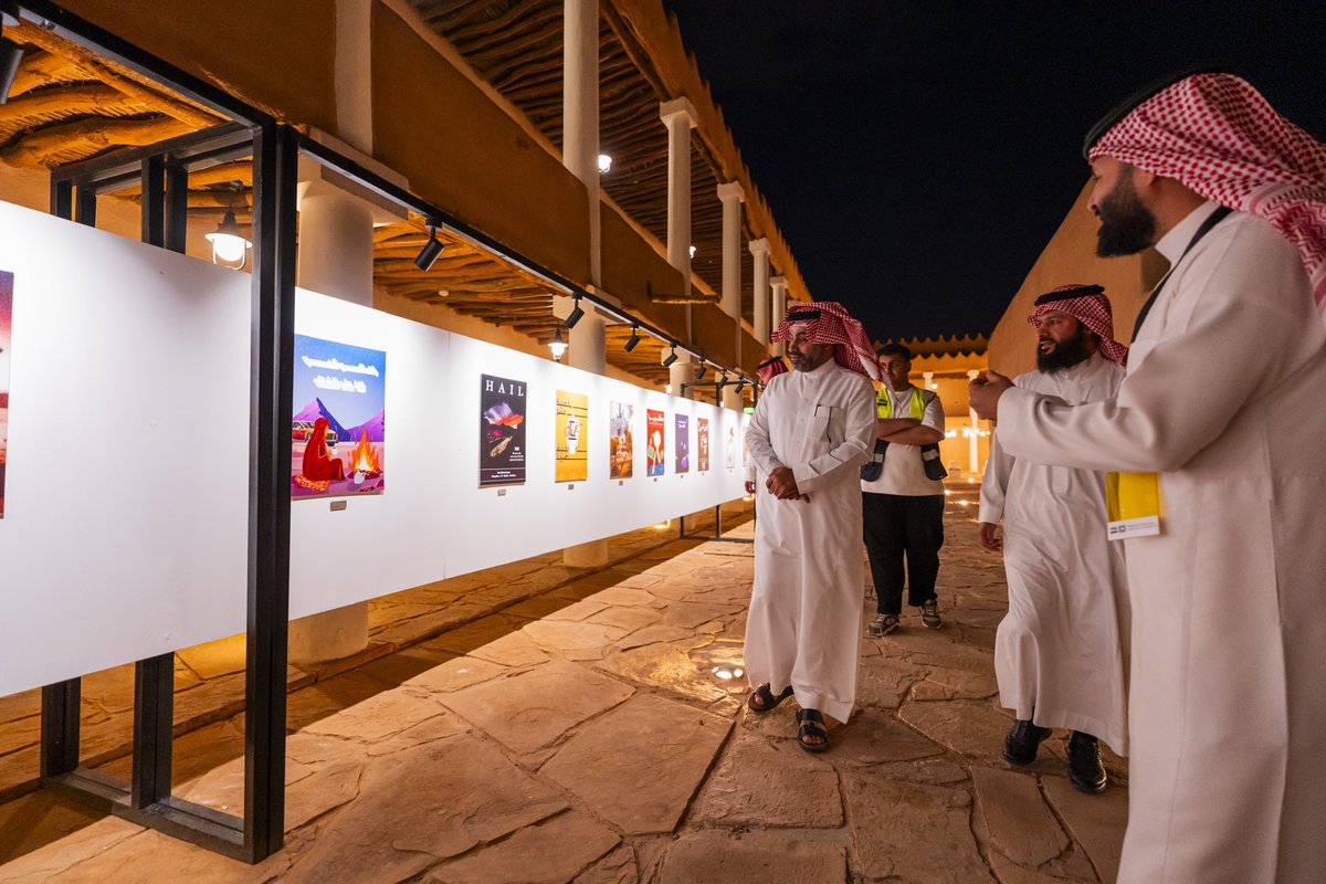 سعادة مدير إدارة التعليم بحائل الأستاذ عمر بن هجاد الغامدي كان حاضرًا في #أساريد، حضوره حمل رسالة دعم لكل فكرٍ مبدع وطموحٍ ينمو في بيئة التعليم والإبداع 
<a href="/MOE_HHL/">إدارة تعليم حائل</a>