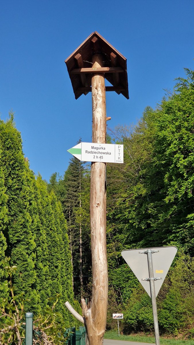 SzpilNa's tweet image. Wczoraj rozpocząłem swoją przygodę ze zdobyciem Korony Gór Polski.
Widoki na trasie rewelacyjne, ponad 22km w nogach i możliwość sprawdzenia swoich słabości.
Skrzyczne szczytem numer jeden z dwudziestu ośmiu szczytów do zdobycia.
#KGP2025 #Skrzyczne #gory #KoronaGorPolski