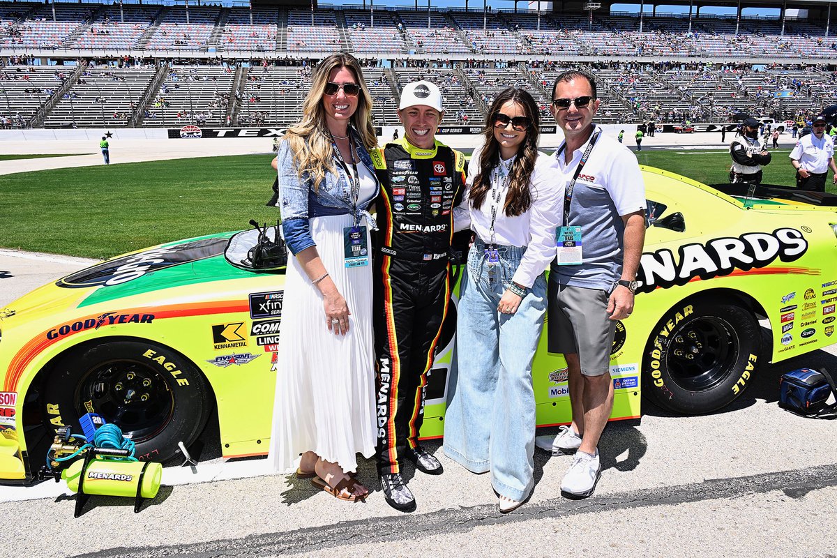 Keeping up with the Jones’ #TeamToyota

<a href="/BrandonJonesRac/">Brandon Jones</a>