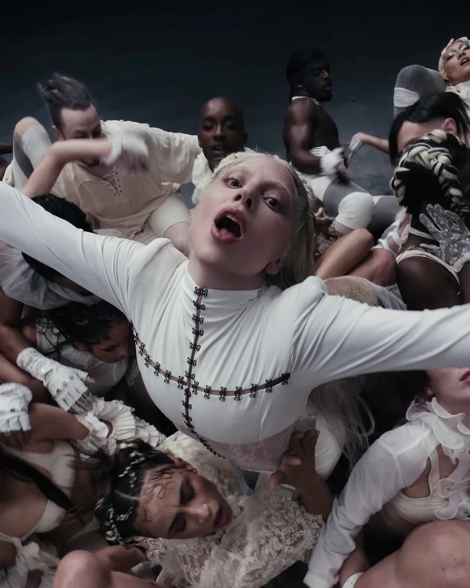 Spotify Global

13. (+7) Abracadabra - 3,015,788