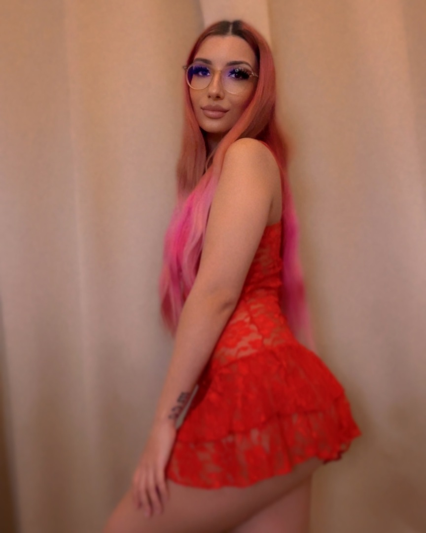 PinkieElly's tweet photo. Tiny dress. Dirty thoughts.
No panties needed — just attitude.
#redhottrouble #fy #insta #nolimitsjustlust #redress #pinkhair #softskinharddesires #explorepage✨ #comecloserbaby 
🔥😈🍑 https://t.co/YZSfeuGnfN https://t.co/LbAjMz8hCa