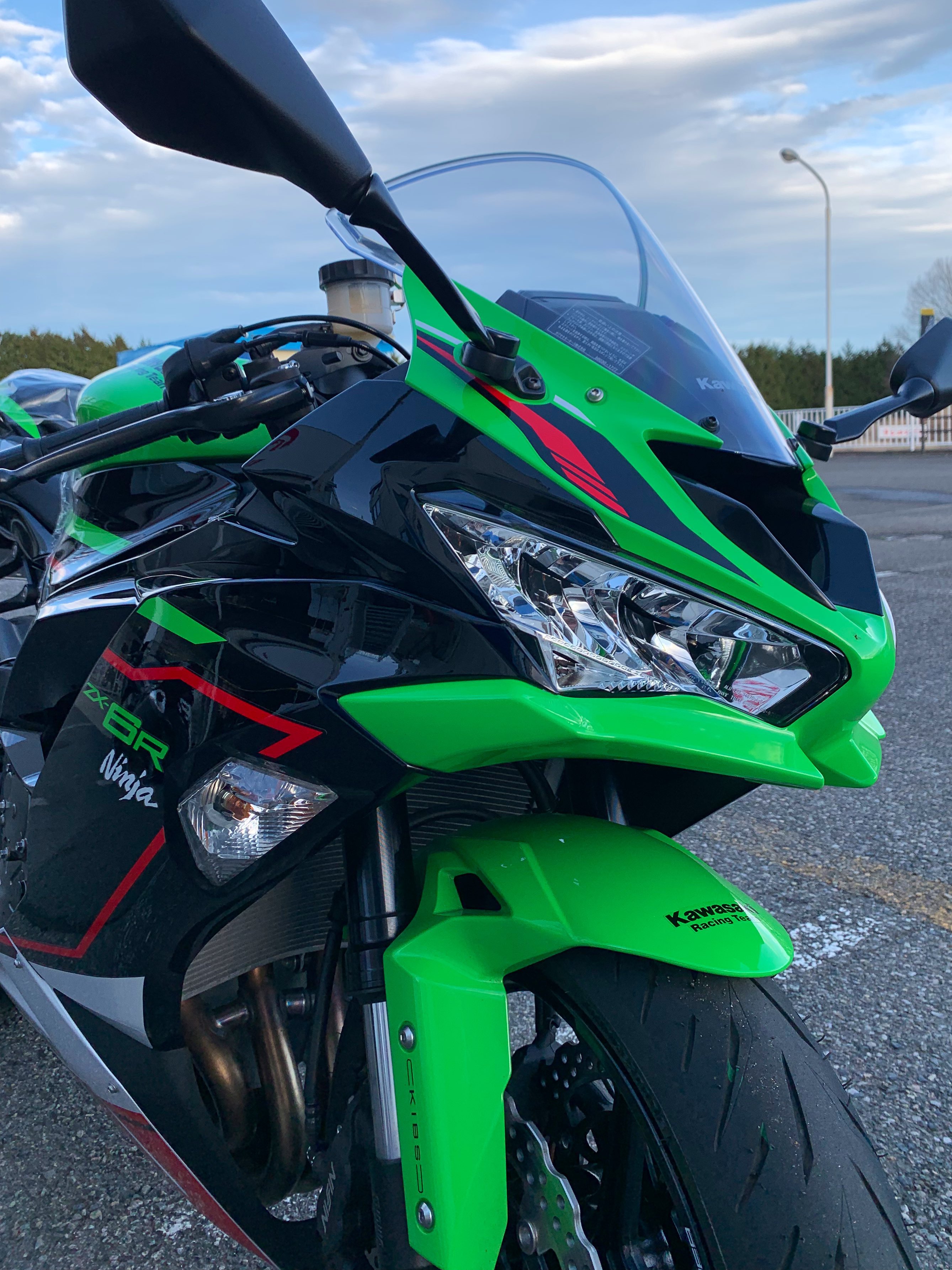 KAWASAKI Ninja ZX-25R (メタリックスパークブラック) - AOSHIMA