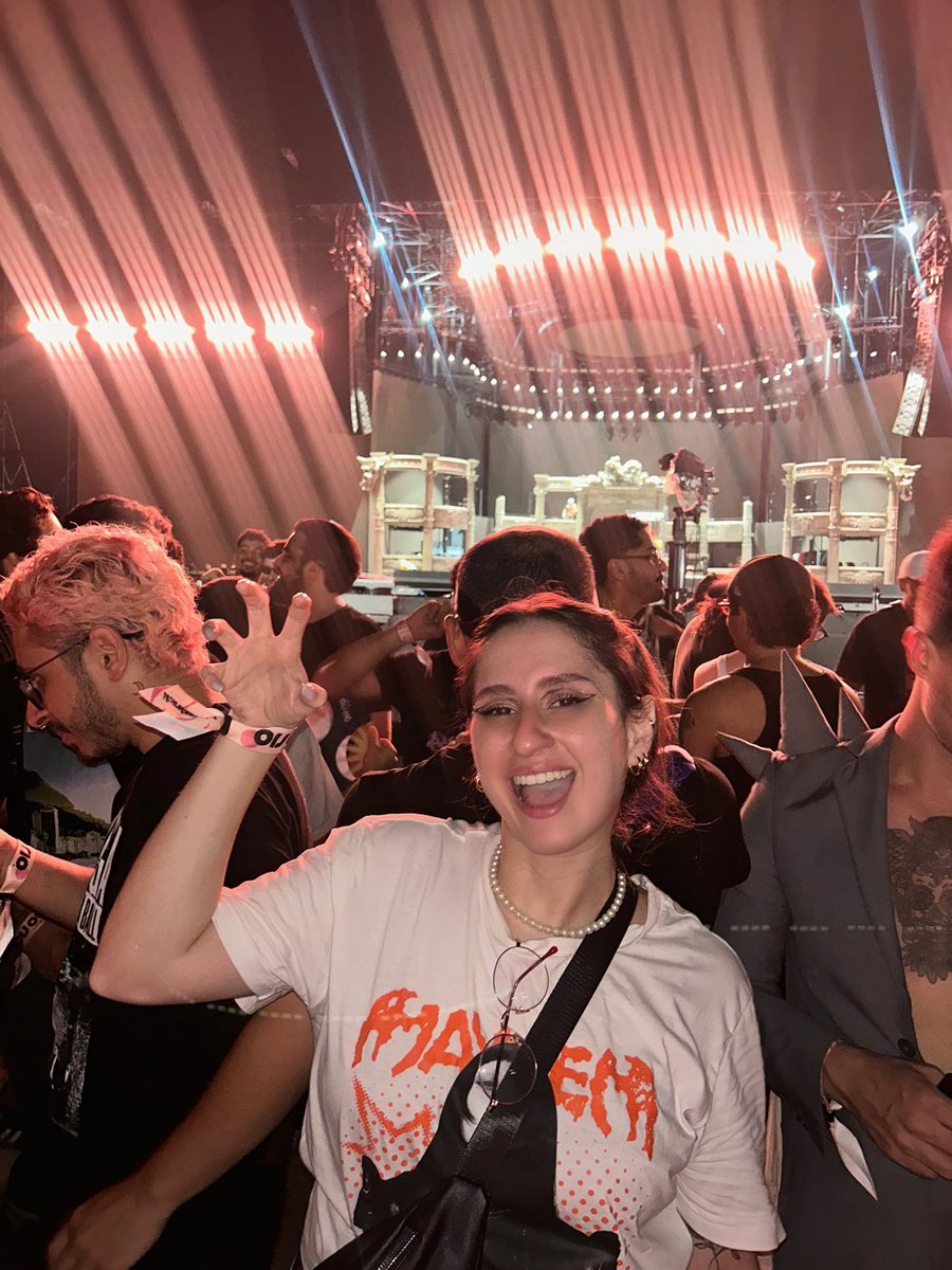 sxashell's tweet photo. vi a gaga de pertinho pela little monster pit
nunca vou esquecer desse dia 🖤😭 https://t.co/IwZCkdR7ZL
