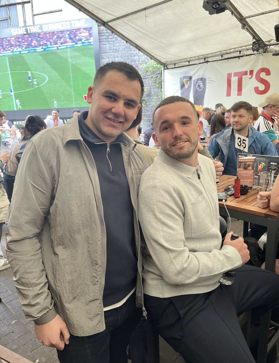 Not everyday the skipper walks into the pub.Surprised he’s allowed to drink in town!!  #avfc