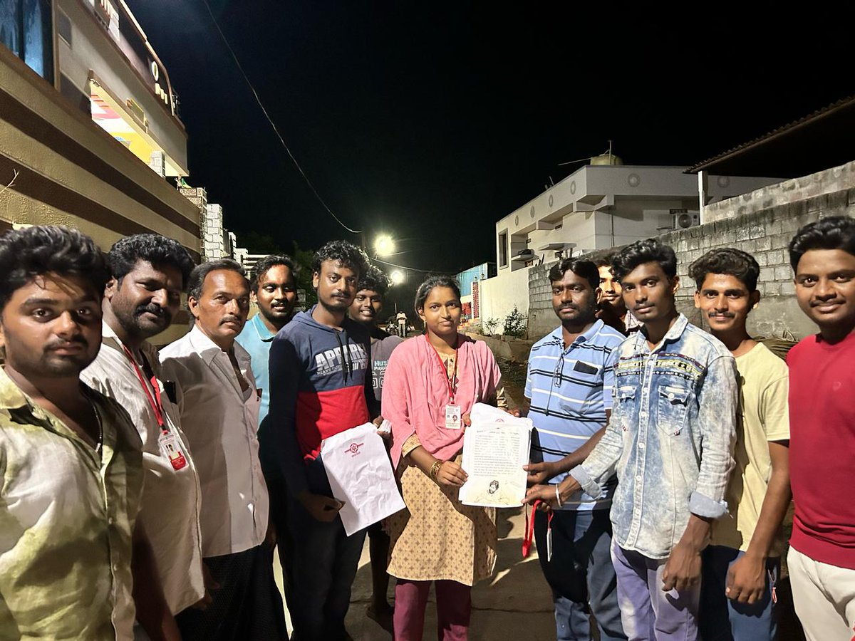 NagababuPasam's tweet image. అధినేత @PawanKalyan గారి ఆదేశాలతో నూజివీడు నియోజకవర్గం ఆగిరిపల్లి మండలంలో @JanaSenaParty  క్రియాశీలక సభ్యత్వ నమోదు కిట్స్ పంపిణీ కార్యక్రమం #JSPActiveMembership 
@APDeputyCMO @TeamAkshayReddy @chantiJSP @kotarukmini @JSPShatagniTeam @RayapatiAruna  @JSPVeeraMahila @JspBVMNaresh