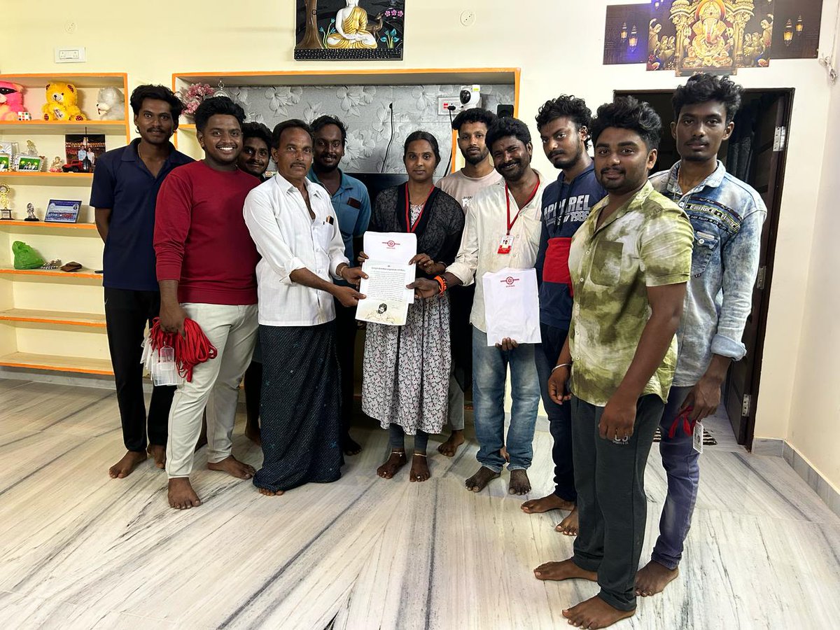 NagababuPasam's tweet image. అధినేత @PawanKalyan గారి ఆదేశాలతో నూజివీడు నియోజకవర్గం ఆగిరిపల్లి మండలంలో @JanaSenaParty  క్రియాశీలక సభ్యత్వ నమోదు కిట్స్ పంపిణీ కార్యక్రమం #JSPActiveMembership 
@APDeputyCMO @TeamAkshayReddy @chantiJSP @kotarukmini @JSPShatagniTeam @RayapatiAruna  @JSPVeeraMahila @JspBVMNaresh