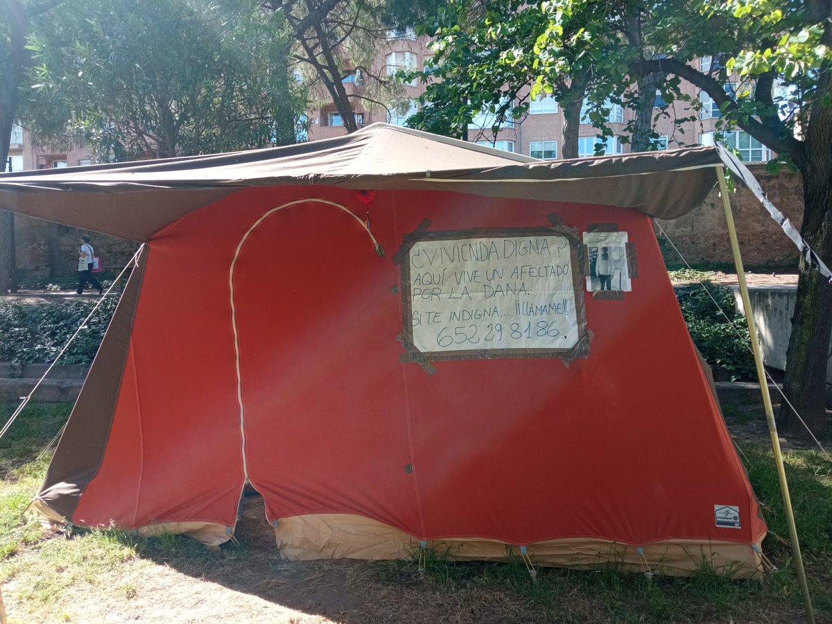 Mientras fondos de inversión y especuladores europeos hacen negocio con la vivienda en València comprando casi el 70% de la vivienda, hoy mismo hay gente así en la propia ciudad y nadie actúa con contudencia (pero unos más que otros).
#DANAValencia