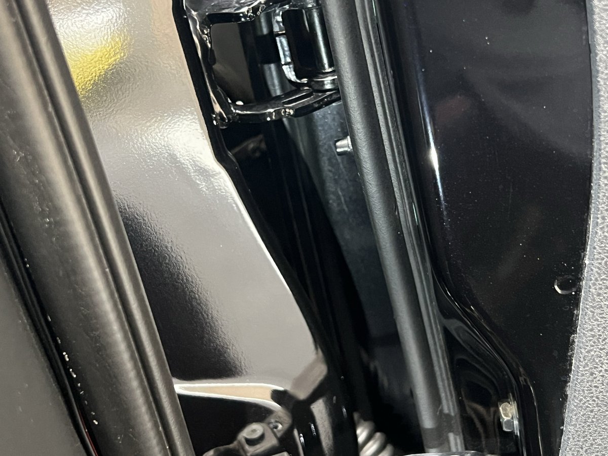 rakko_s5050's tweet image. 昨日は朝から晩まで一日洗車！

ラボコス3phからスタート、
ダクトは二人がかりで、エネルゴで！

ドアヒンジもダクティレからのエネルゴ！

でも納得できなくて今日も続きやってしまった。だがまだ納得できない、ダメだ😅

なんかバンパー外して裏まで洗いたくなってきた🤣

#ぶっかけ隊
#HDF