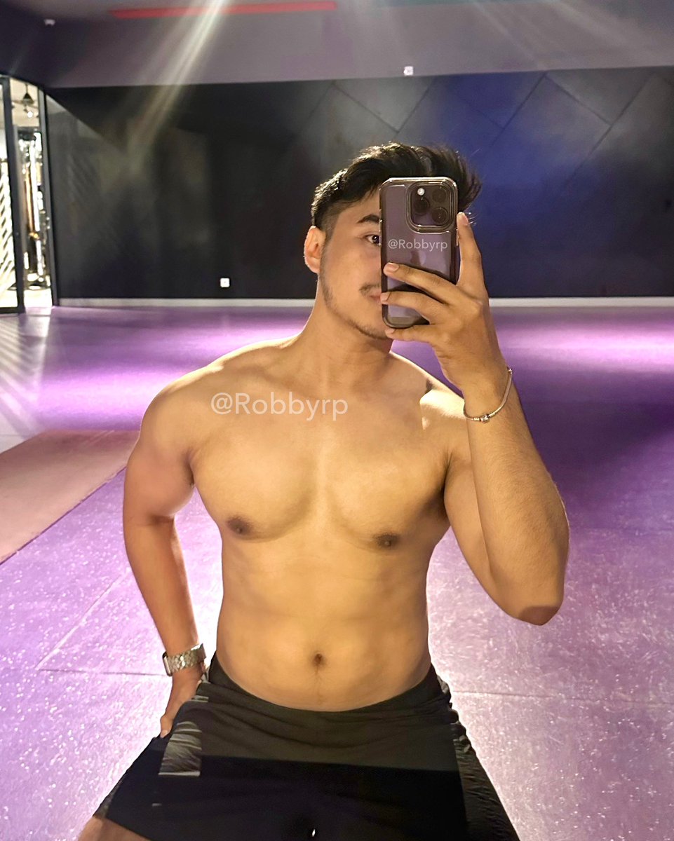 pertahanin perut rata susah banget makanya pas lagi rata "cekrek" di abadikan 😂 besoknya langsung padang