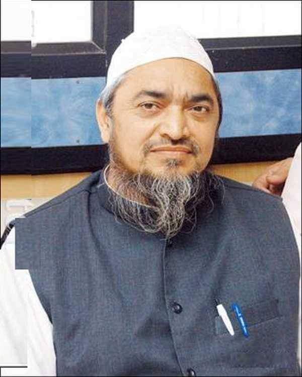 لله وإنا إليه راجعون
بڑے رنج و افسوس کےساتھ اطلاع دی جاتی ہے کہ حضرت مولانا غلام محمد وستا نوی صاحب انتقال فرما گئے۔
آپ ایک عظیم اللہ والے، عاشقِ رسول، اور خدمتِ دین میں پیش پیش رہنےوالےبزرگ تھے۔
امت کےلیےان کا وصال ایک بڑا دینی نقصان ہے۔
اللہ تعالیٰ ان کےدرجات بلند فرمائے آمین۔