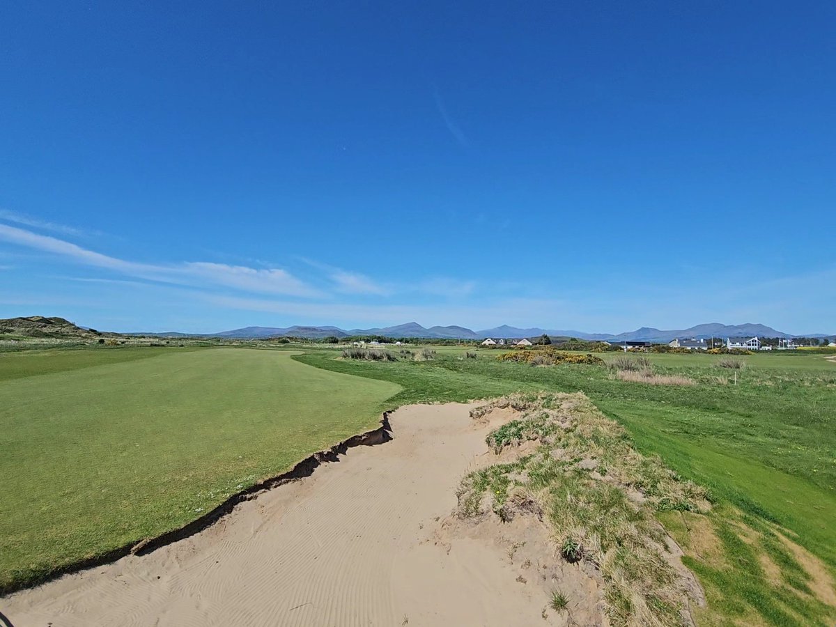 ToalyD's tweet image. .. fellow golfers, if you get the chance, play this course and tell me it's not in your top 10 courses that you will ever play.. pictures do not do it justice 🏌‍♂️⛳️.. @royalstdavidsgc #golf #WALES