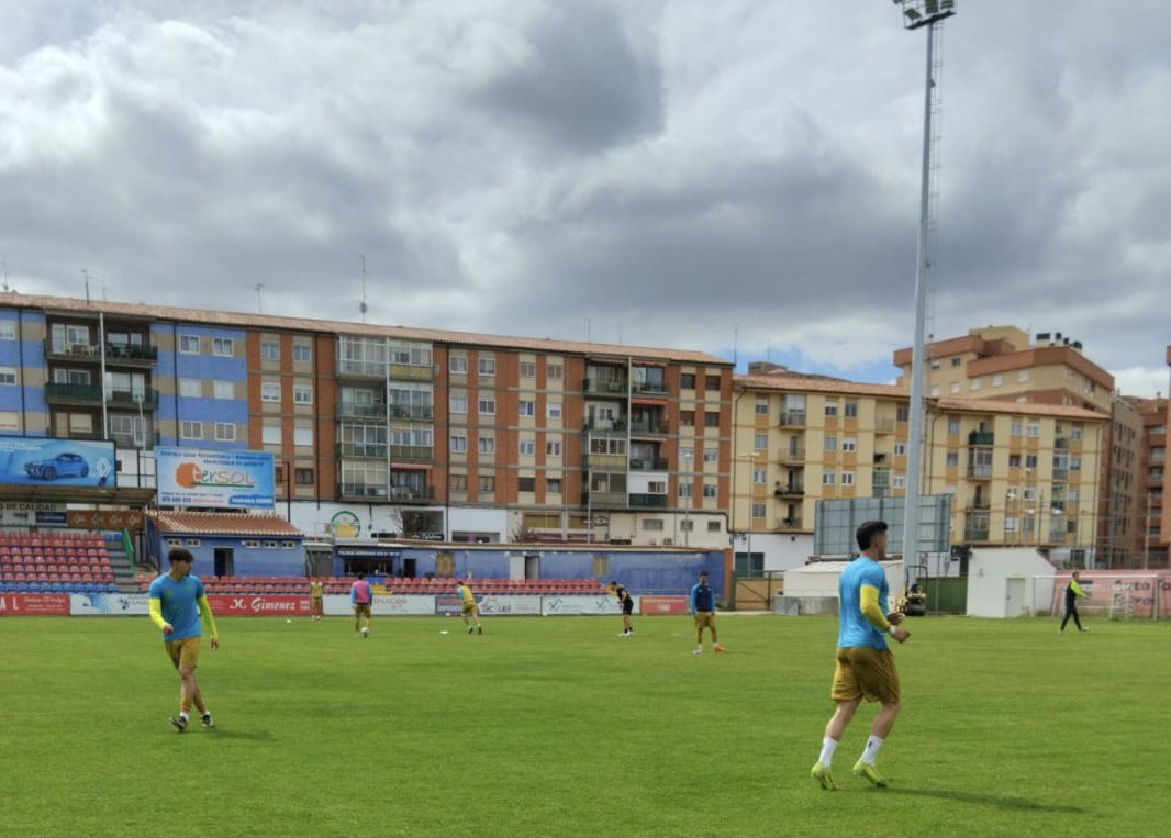 📍Comenzamos a calentar 🏟️

#TeruelCalahorra
#ciudadrojilla