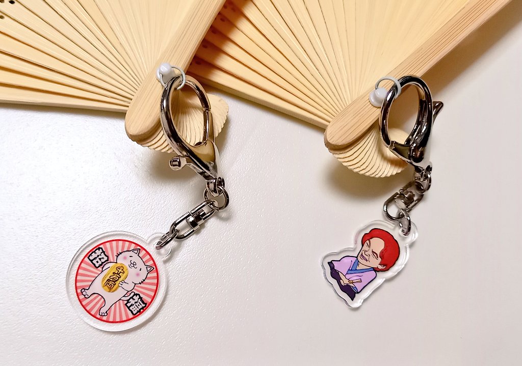 【立川こしら師匠独演会 おかわり】
最&amp;高のアクキーが届きました⭐
🐱こしら師匠新衣装Ver.
🐱猫のにゃっく千万両招福小判
数量限定です!
＊アクキーのみ
＊アクキー+扇子+山田作 扇子袋
＊扇子+山田作 扇子袋 
の組み合わせで並べます。
この夏のマストアイテムをぜひ!
#落語