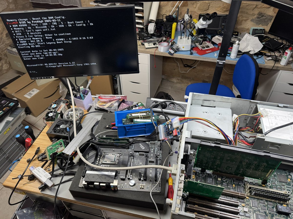 The awesome #PicoMem by <a href="/FreddyVETELE/">FreddyV</a> is also working fine on EISA motherboards. Here on a rare Intel Computer with a 486 DX 50 CPU.😍