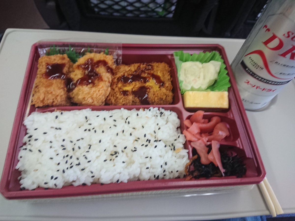 hakase_konno's tweet photo. 今日は日帰りで毎年ゴールデンウィーク恒例の杉田 裕ライブに熊谷まで遠征しました🎸🎹🎤🍱🍻✨
最高に良かったです👍
#杉田裕 #中村耕一 #知久光康
#ACOUSTICTRIANGLE
#八木橋百貨店 #カトレアホール https://t.co/EAZMLL0qoe