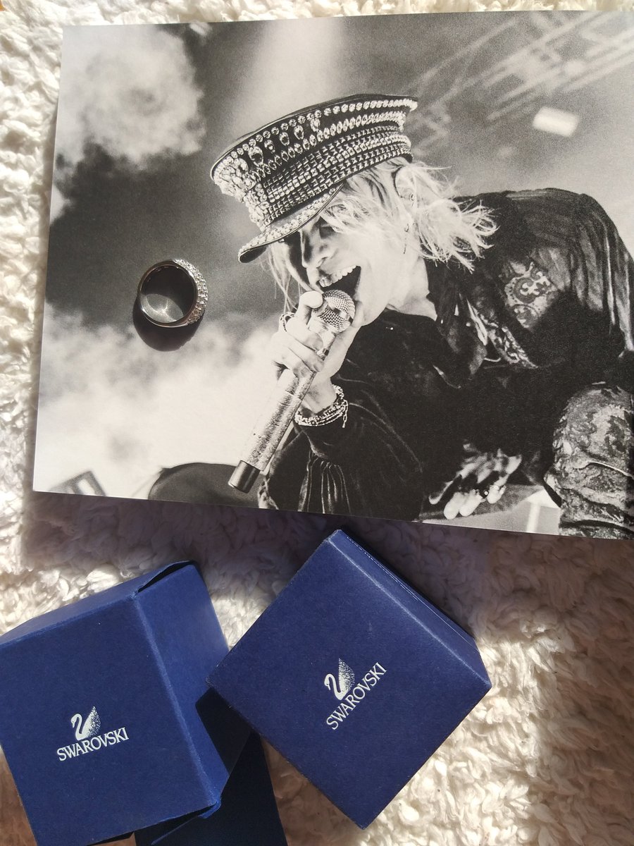 vaHorvth10's tweet photo. #HYDE ♾
#HYDEINSIDE 💯🔥💥
#Swarovski 💎 https://t.co/6prk4qEuXX