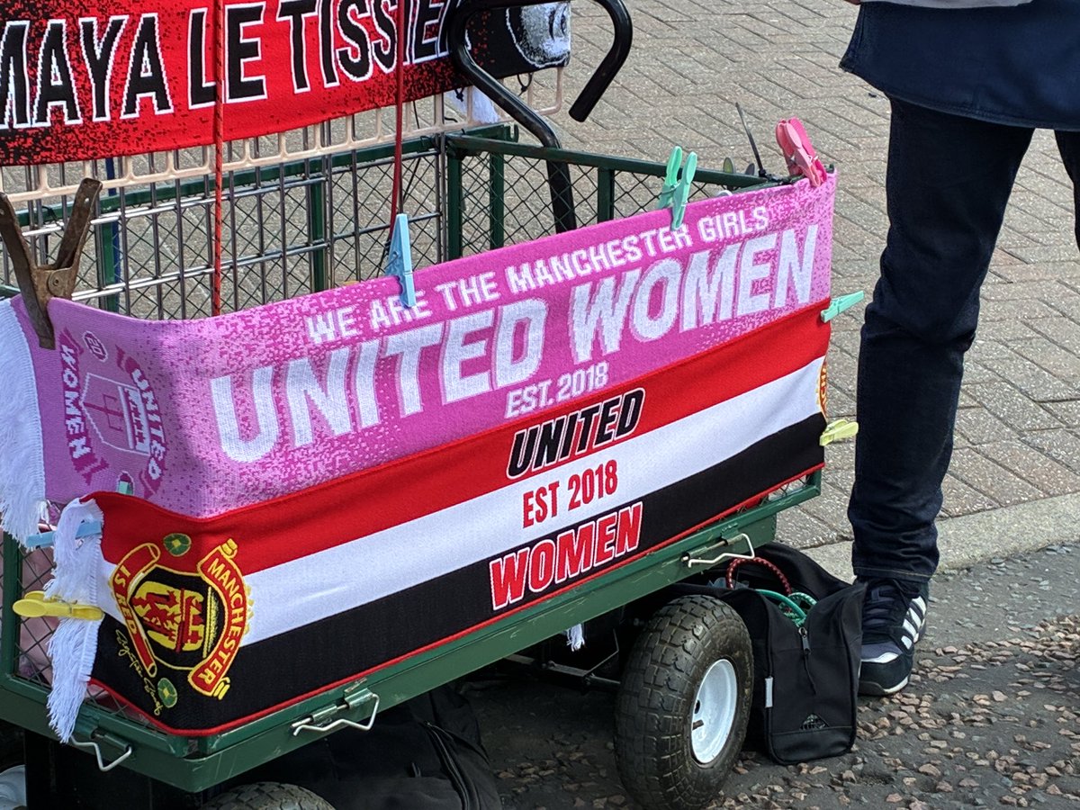 A 12.00 lunchtime kick-off at Old Trafford for #ManUtdWomen v #ManCityWomen 
Utd 3rd, City 4th in the #WomensSuperLeague and both going for the final #WomensChampionsLeague spot. Only 2 games left. The fourth match between the two sides this season.