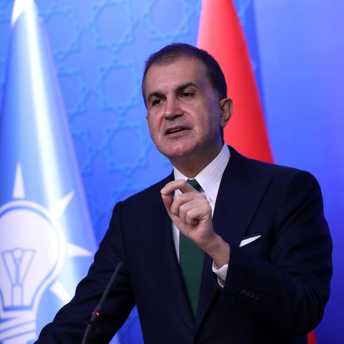 bpthaber's tweet photo. AK Parti Sözcüsü Ömer Çelik: "CHP Genel Başkanı Özgür Özel’e yapılan saldırıyı lanetliyoruz. 

Siyaset kurumuna yapılan hiçbir saldırı kabul edilemez. 

Saldırgan hukuk önünde hesap verecektir." https://t.co/SWR57ZMaRj