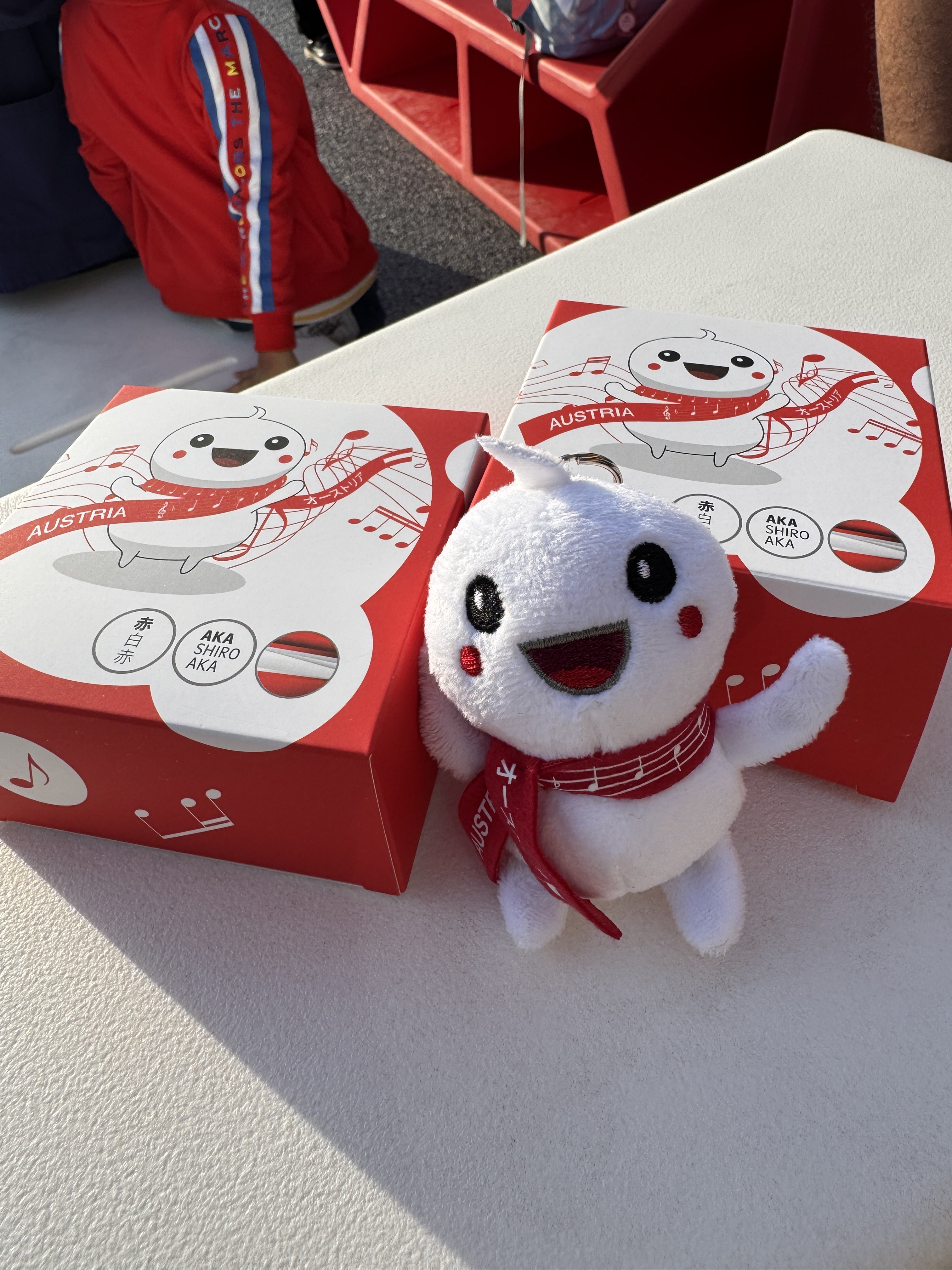 大阪 関西 万博 オーストリア アカシロアカ 赤白赤 ぬいぐるみ 万博