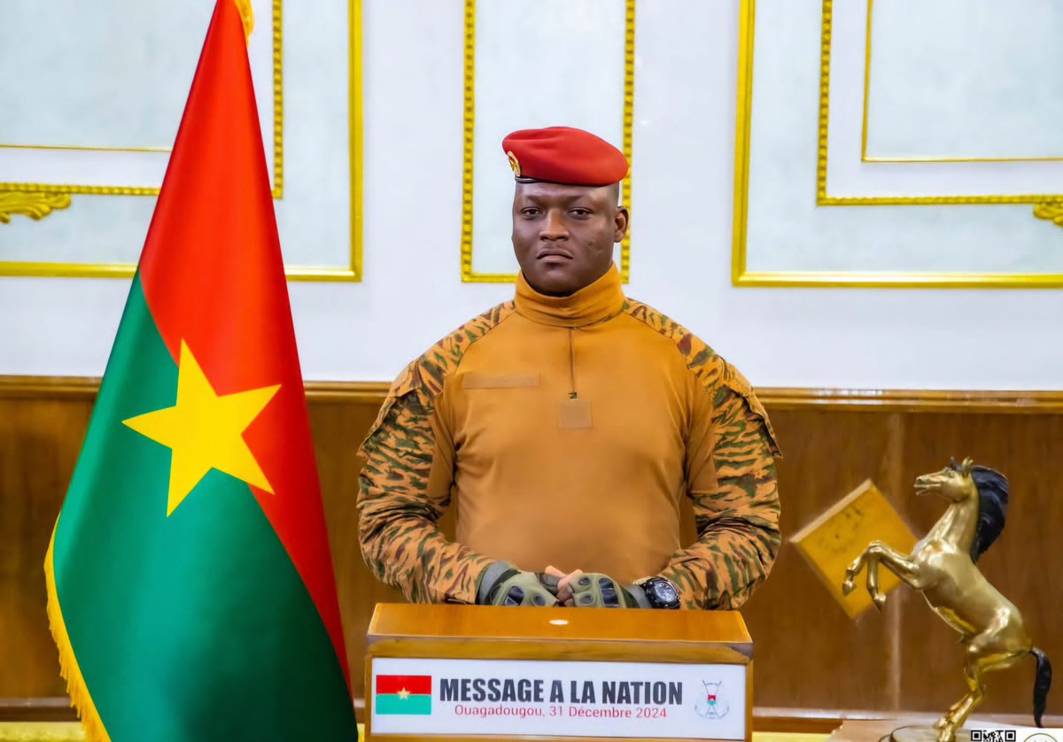 🇧🇫 Deux ans de présidence du <a href="/CapitaineIb226/">Capitaine Ibrahim TRAORÉ</a> au Burkina Faso voici quelques réalisations 👇🏿

1️⃣ PIB : $18,8 Mds ➡️ $22,1 Mds 📈
2️⃣ Refus des prêts FMI &amp; Banque mondiale : “L’Afrique n’en a pas besoin.” ✊
3️⃣ -30% salaires ministres, +50% salaires fonctionnaires 💰
4️⃣ Dette locale