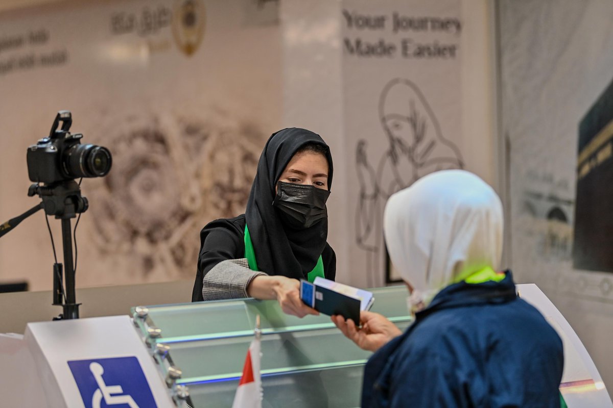MakkahRoute's tweet photo. 📷| #مبادرة_طريق_مكة⁩ تُسهل إجراءات الحجاج في مطار أديسومارمو بمدينة سولو .
#رؤية_السعودية_2030 https://t.co/GWzzT1RgNv