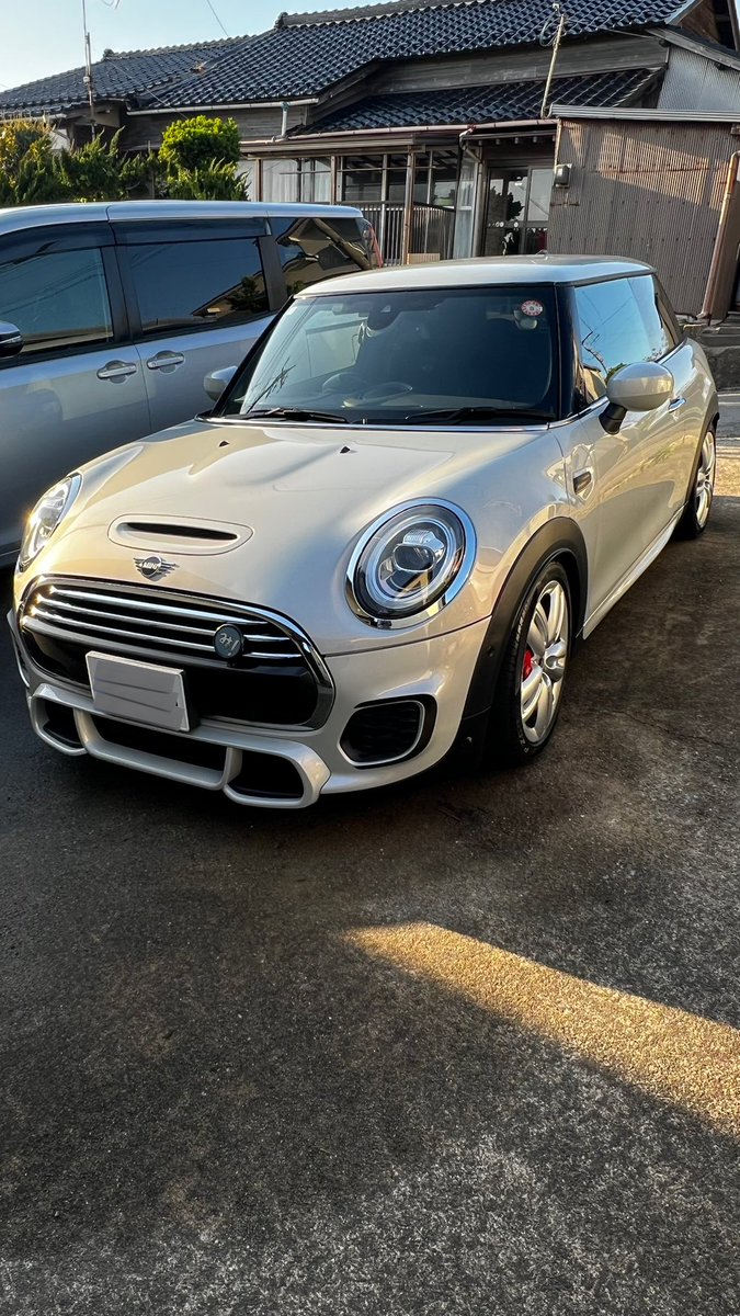 kou_159's tweet photo. よ〜し！
テッカテカ〜✨になった🤩

#f56  #f56jcw #jcw #f56mini #f55 #f60 #f54 #f57 #mini #mini好き #minicooper https://t.co/wuJmFkQ72o
