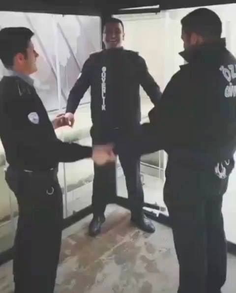 Özgür Özel e Saldırı Olduğu Anda Korumaların Anlık Durum Çok Geçmiş Olsun