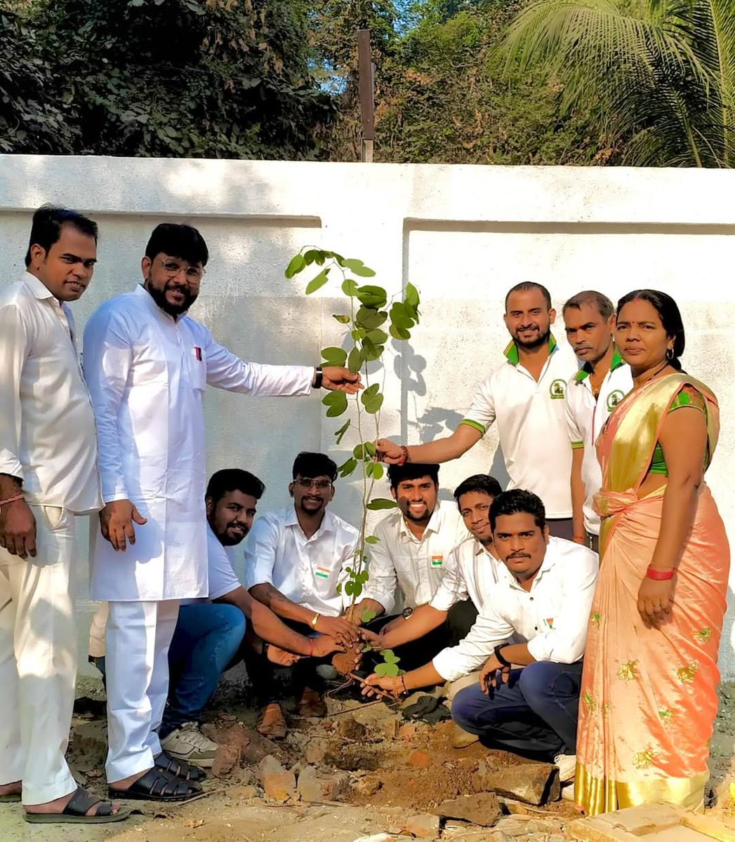 ShbFoundation's tweet photo. #406वॉसप्ताह (रविवार)

#MissionGoGreenIndia

26/01/2025 को कापुरबावड़ी पुलिस स्टेशन परिसर ठाणे (प.) में आयोजित वृक्षारोपण कार्यक्रम में कुल तीन (3) पौधों का रोपण किया गया।

 #पेड़लगाओ 🌳 #जीवनबचाओ

नोट: यह पोस्ट पर्यावरण के प्रति प्रेरणा के उद्देश्य से पोस्ट किया गया है। https://t.co/fJ7XFAUrSU