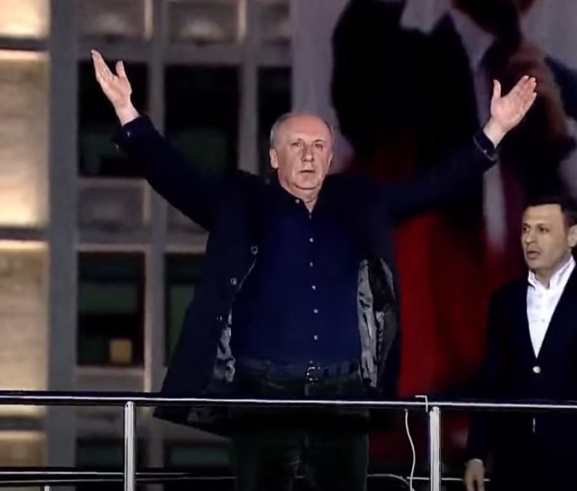 Özgür özelin korumaları yakışıklı güvenlik mi eğitti acaba ? 
#özgürözel