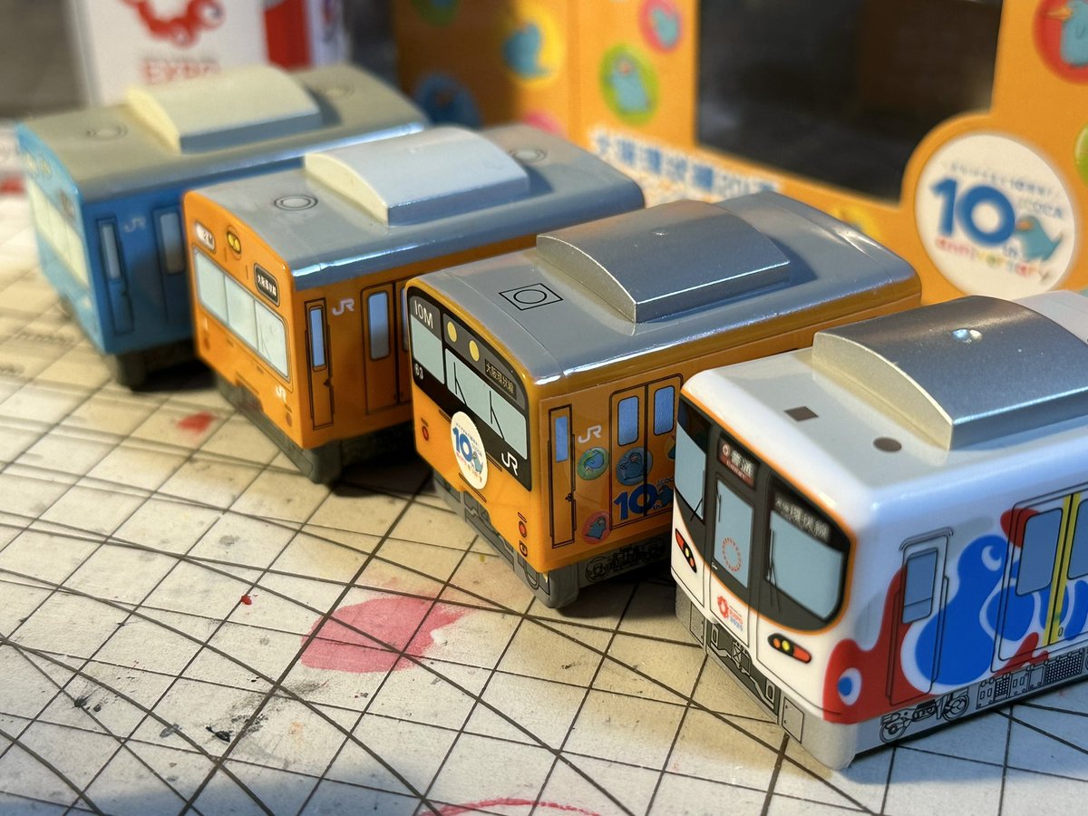 万博にあるJRの店舗限定で販売されているチョロQ(とコム)を購入。 車種