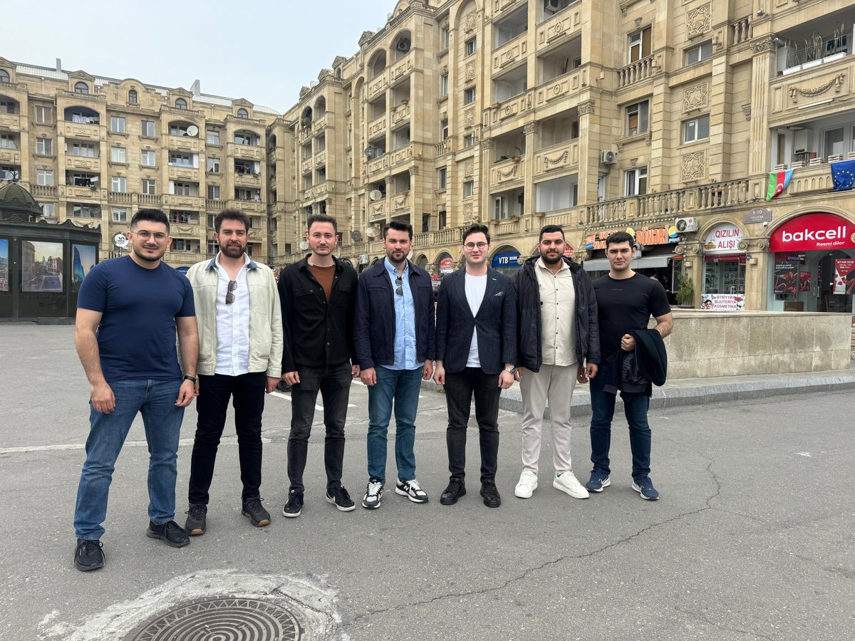 Genç MÜSİAD Ankara Başkan Yardımcımız Sn. Burak Emre Türe, Genç MÜSİAD Azerbaycan Başkanımız Sn. Akif Başoğlu’nu Bakü’de ziyaret etti. 🤝
Nazik misafirperverlikleri ve samimi ev sahiplikleri için kendilerine teşekkür ederiz.

#gençmüsiadankara #gençmüsiadazerbaycan