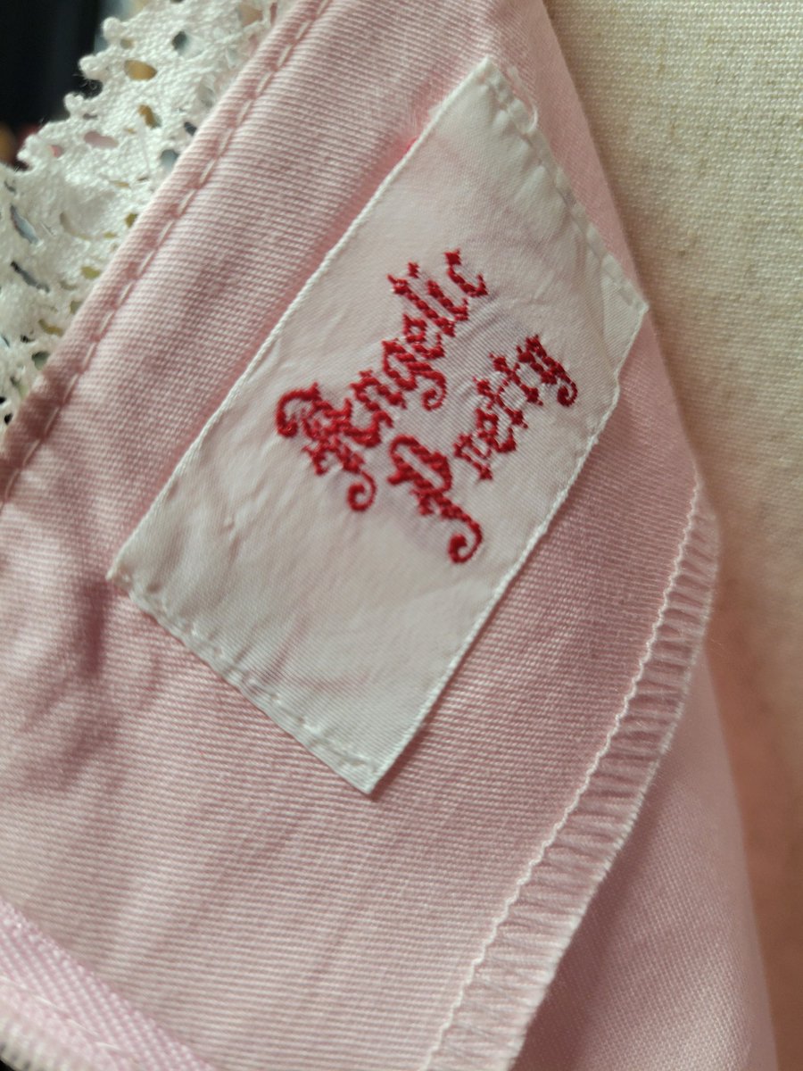 【Angelic Pretty】2003年
波フリルJSK
なみなみのフリルまでアイロンかけてます！
スカートのボリュームもりもりで可愛いすぎ♥️