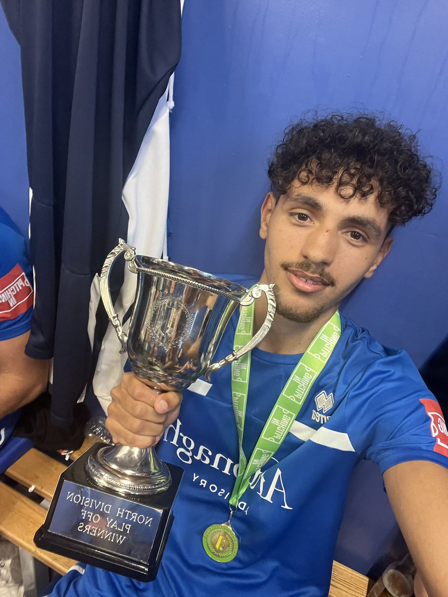 MaxMaughn01's tweet photo. Promotion 🏆 What a team 💙 @BuryTownFC https://t.co/yvzYHhEFu0