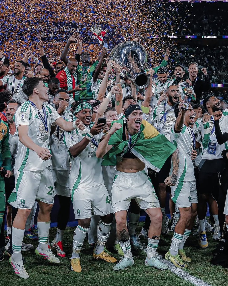 أسقطوه غدرًا فعاد وحكم القارّه بأكملها 💚 .

#الاهلي_بطل_آسيا