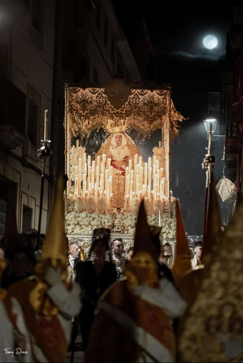 Día de la MADRE.
Virgen de la Paz, protege a tus hijos siempre bajo tu manto. Reina y Señora.🕊🤍
.
.
.
.
A todas esas madres que dan su vida propia por sus hijos.

"Ves, madre, yo hago nuevas todas las cosas"

#somossantacenalinares