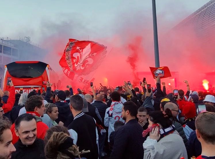 🚨⏰ Rendez-vous à 19h00 sur le parvis (tribune Ouest) pour une grosse arrivée du bus Lillois !