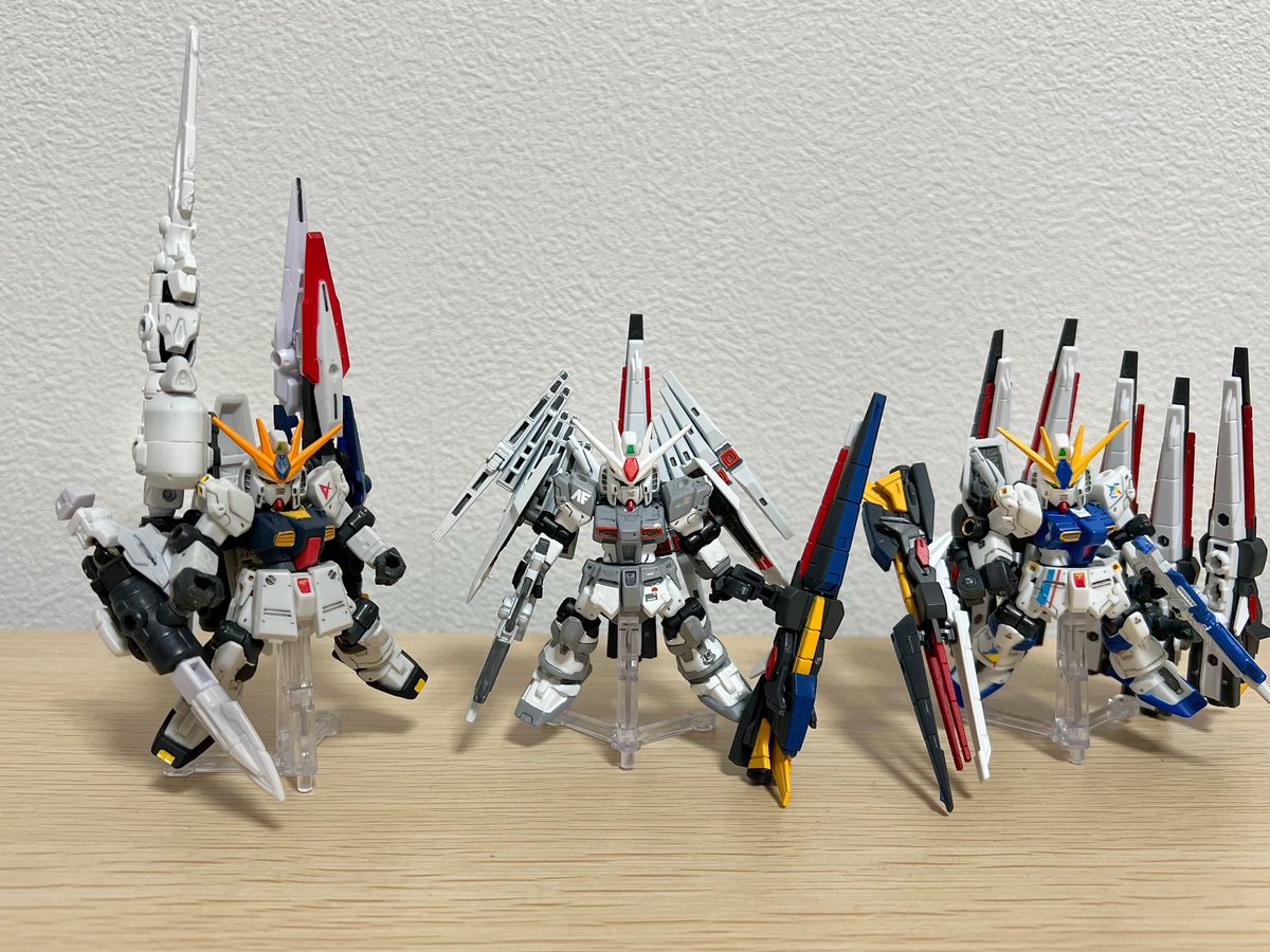 3体の違うνガンダムを組んでみた！ それぞれ雰囲気が全然違って楽しい 