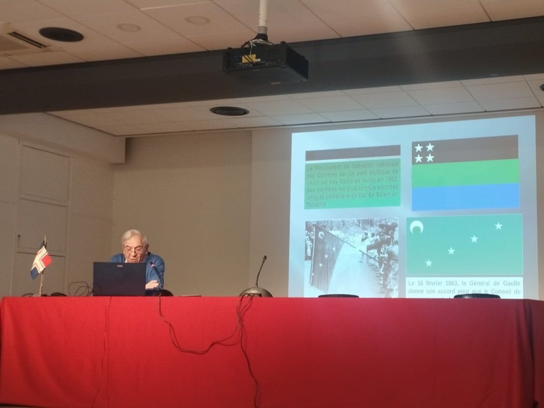 Retour en images sur notre 2ème journée de rencontre vexilollogique #JSFV2 accueillie dans les murs de <a href="/Mairie08Paris/">Mairie du 8e Paris</a> et avec notamment notre invité d'honneur, Pr. Pascal Ory, et nos autres intervenants tout aussi intéressant! 
#vexillologie #drapeau #France #SFV