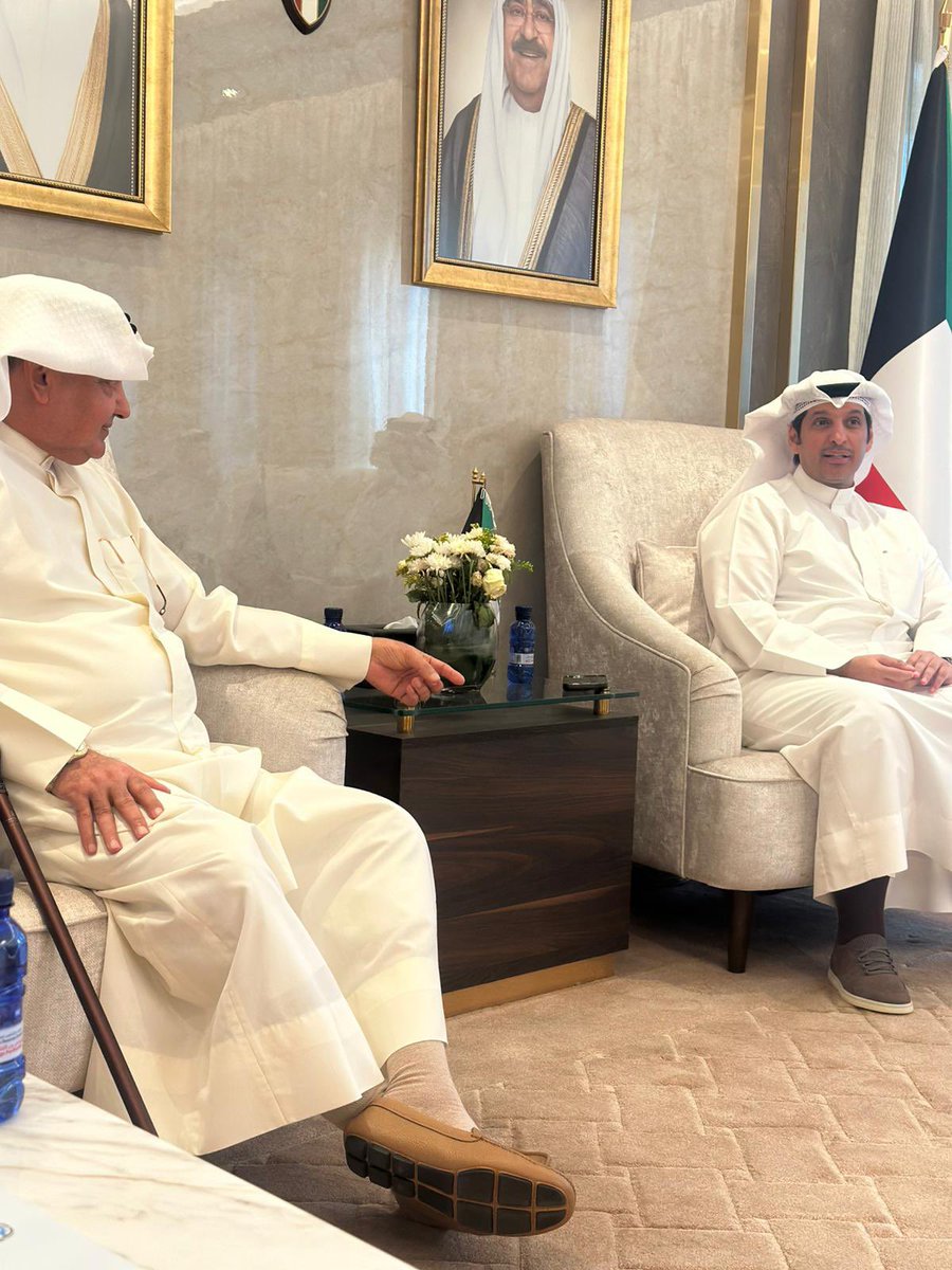تشرفت اليوم بمقابلة معالي وزير الاعلام واستمعت لتوجيهاته السديده سواءا علي مستوي الاعلام بالكويت او الاعلام العربي 🇰🇼🌺