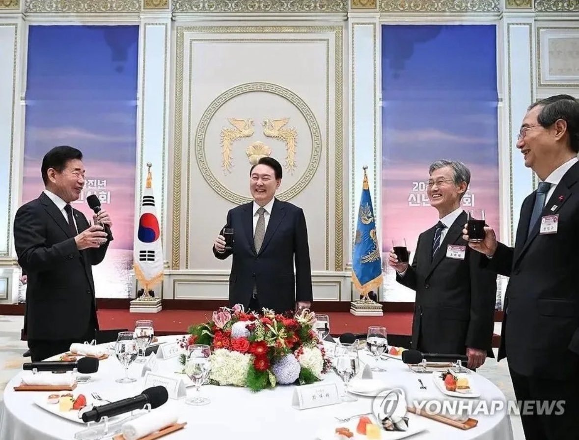 이 한장의 사진이 모든것을 말해주는 듯.