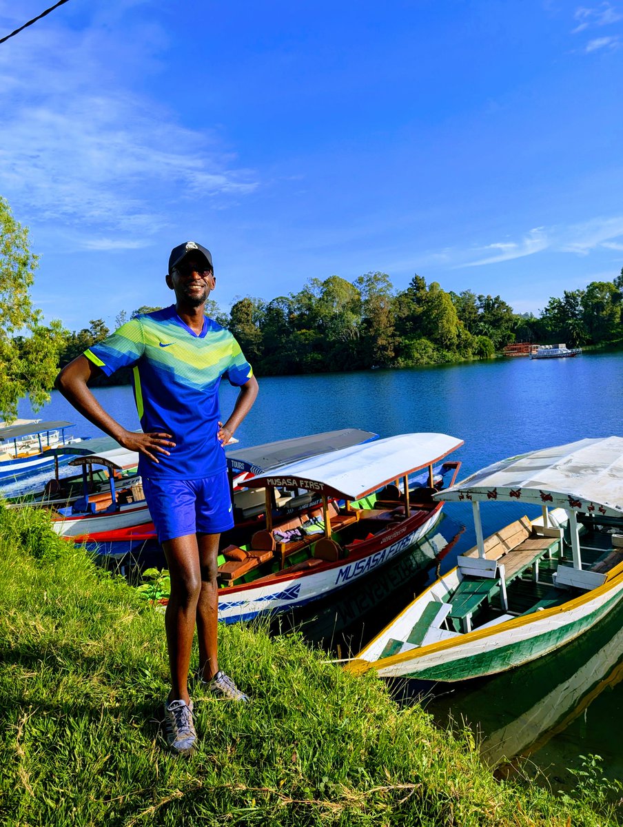 Esprit sportif à Karongi, au bord du lac Kivu… Il n’y a qu’un seul Rwanda, et le Rwanda c’est pour toujours ! Rwanda Gahoreho 💕