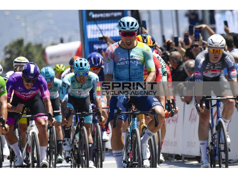 tuttobiciweb_it's tweet photo. Festa totale #XDSAstanaTeam al #TUR2025 con la volatona di Matteo #Malucelli nell'ultima tappa a Smirne che si aggiunge alla vittoria generale di Wout #Poels
Secondo #Kristoff e terzo #Lonardi che vince la classifica a punti
https://t.co/dXzuipOMET https://t.co/47uVi9tQTA