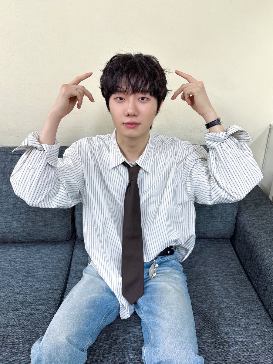 hahyunsang_twt's tweet photo. 2025.05.04 2025 하현상 팬미팅 <어느 날의 현상>

#하현상 #Hahyunsang
#어느날의현상 https://t.co/r9EbSkntdy